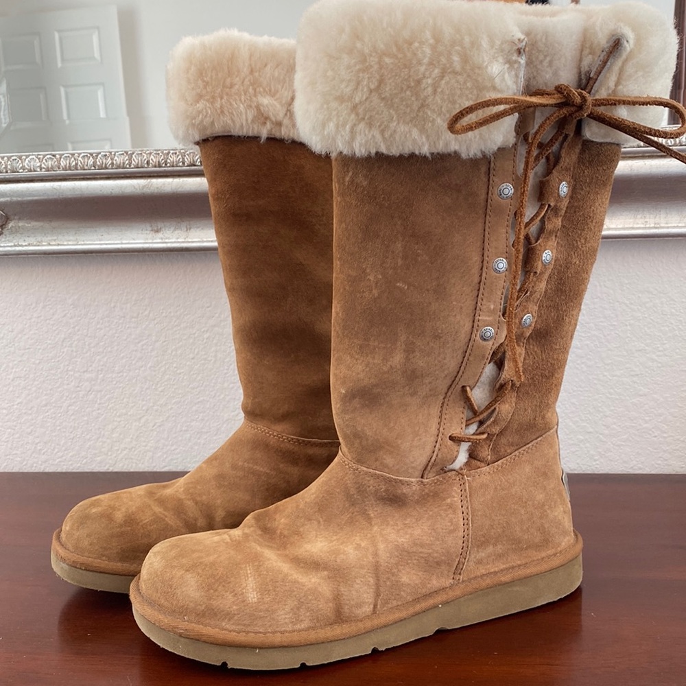 Suede and fur Uggs with lace up sides